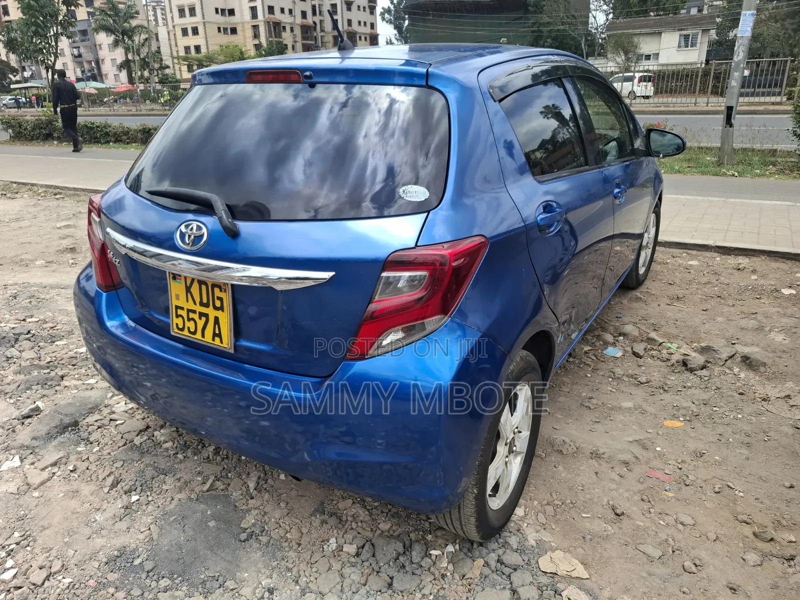 Toyota Vitz 1.3 FWD 5dr 2014 Blue