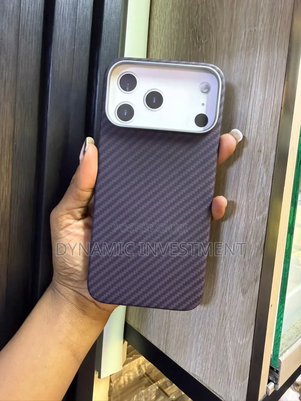 Apple iPhone 17 Pro Carbon Fiber Magsafe Cover Case