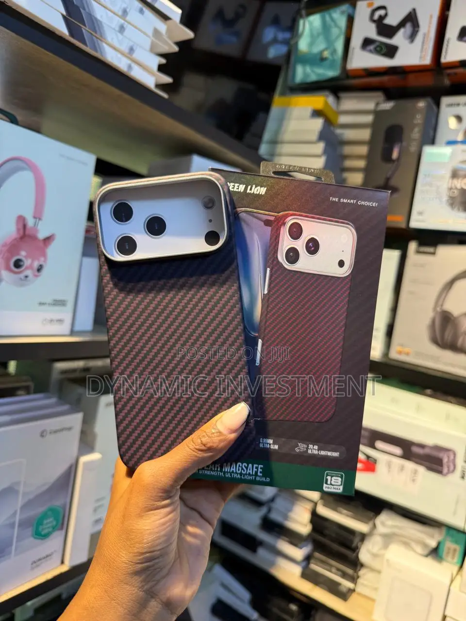 Apple iPhone 17 Pro Carbon Fiber Magsafe Cover Case