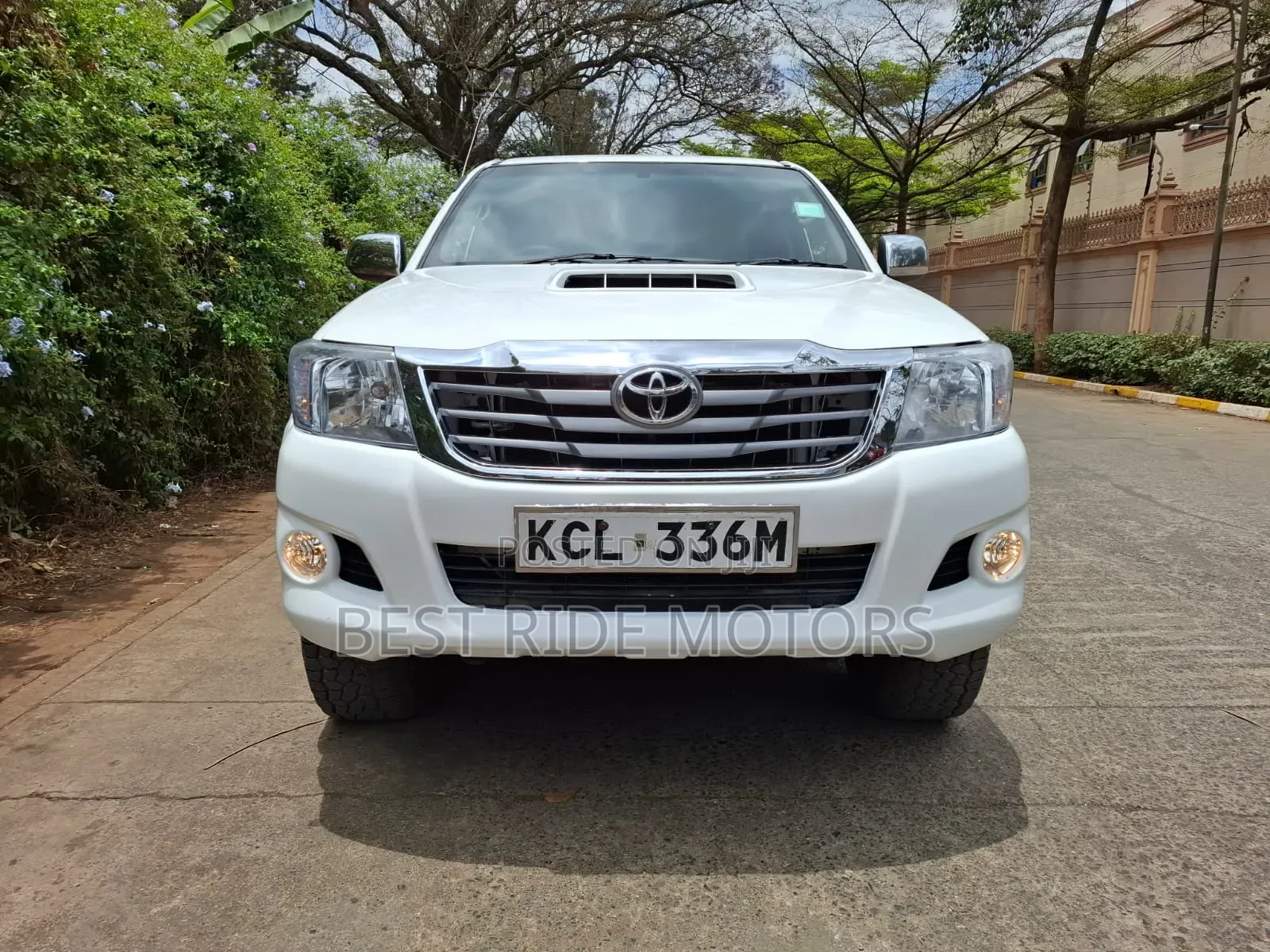 Toyota Hilux 2011 White