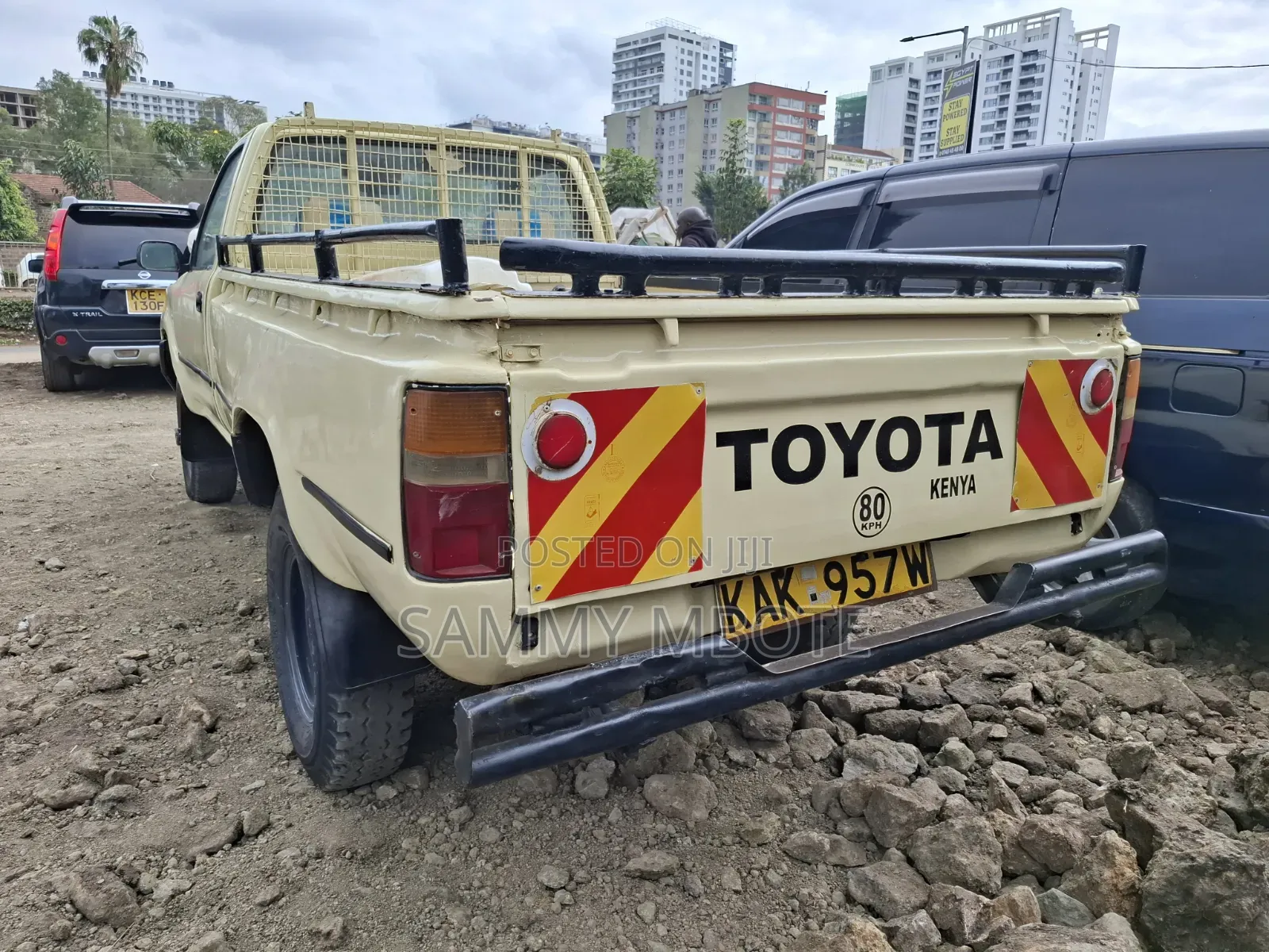 Toyota Hilux 1998 Gold
