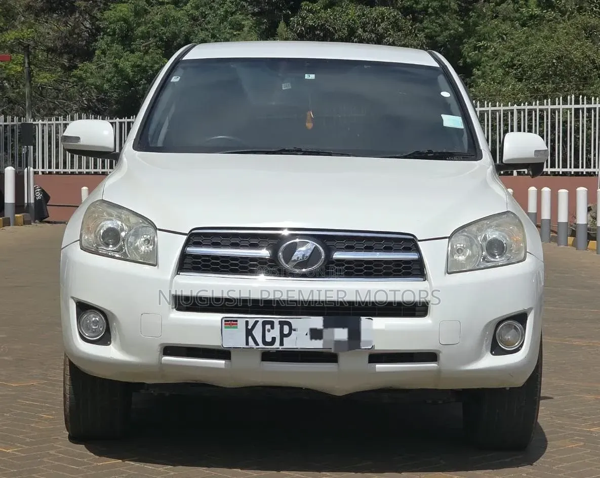 Toyota RAV4 2010 White