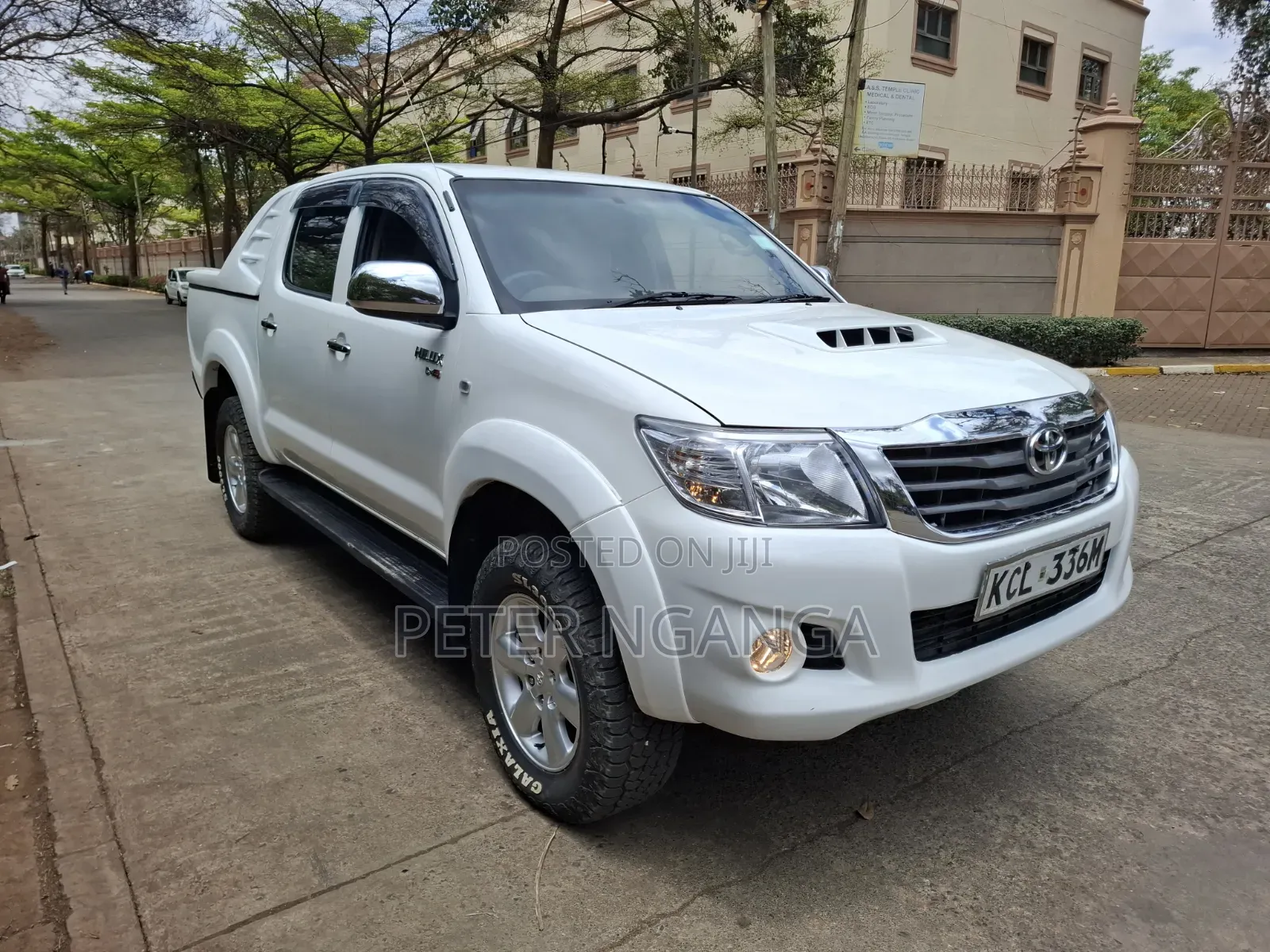 Toyota Hilux 2011 White