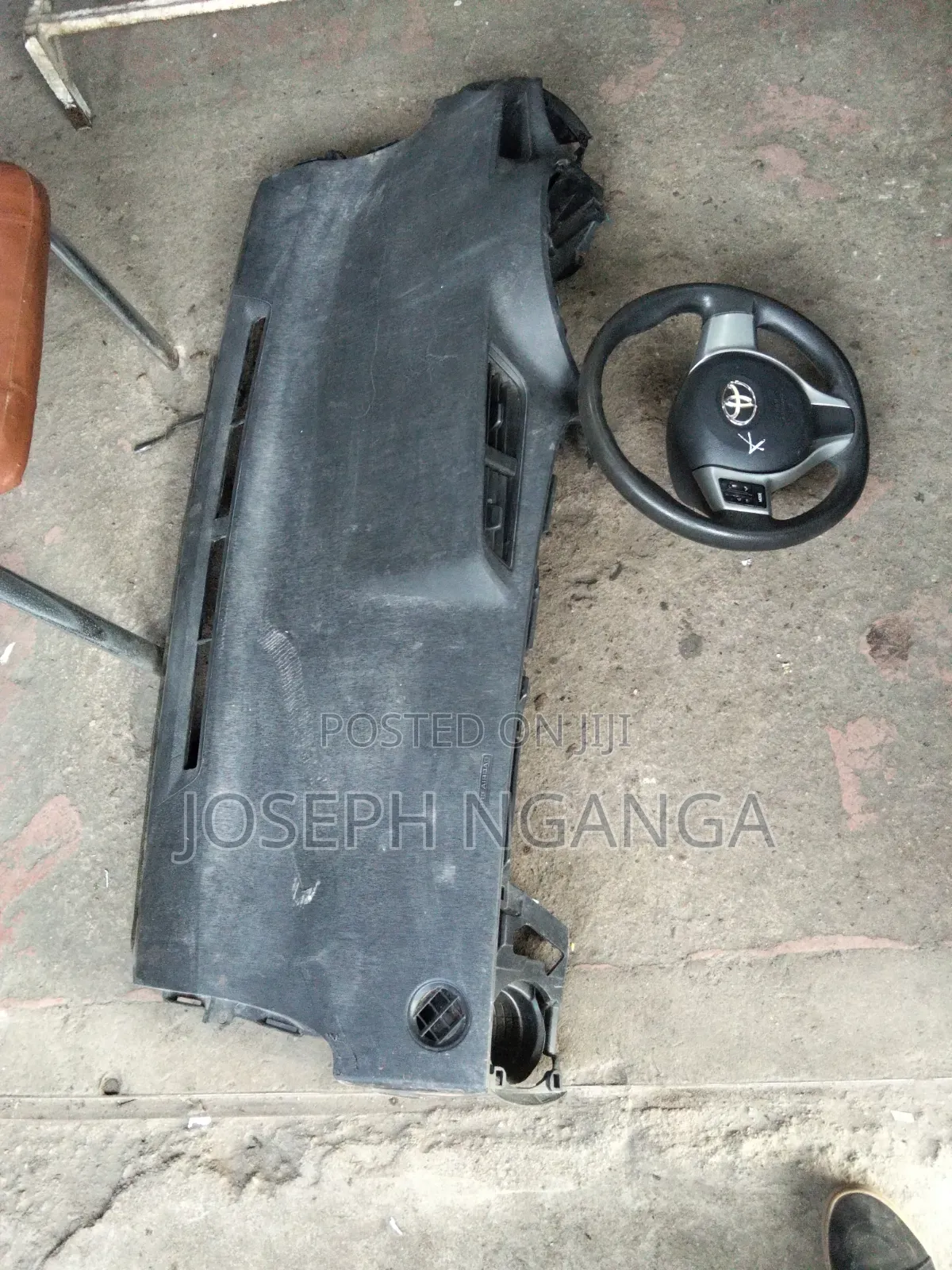 Toyota Vizts 2012 Dashboard and Steering Airbag