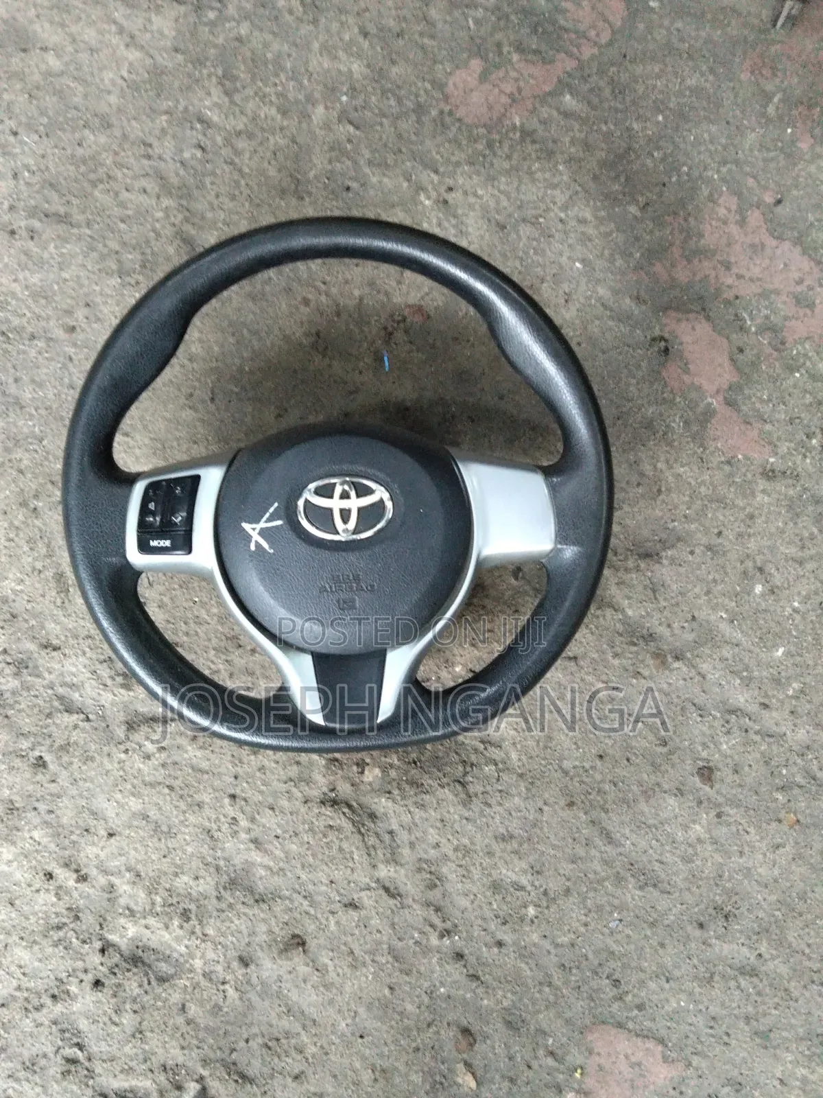 Toyota Vizts 2012 Dashboard and Steering Airbag