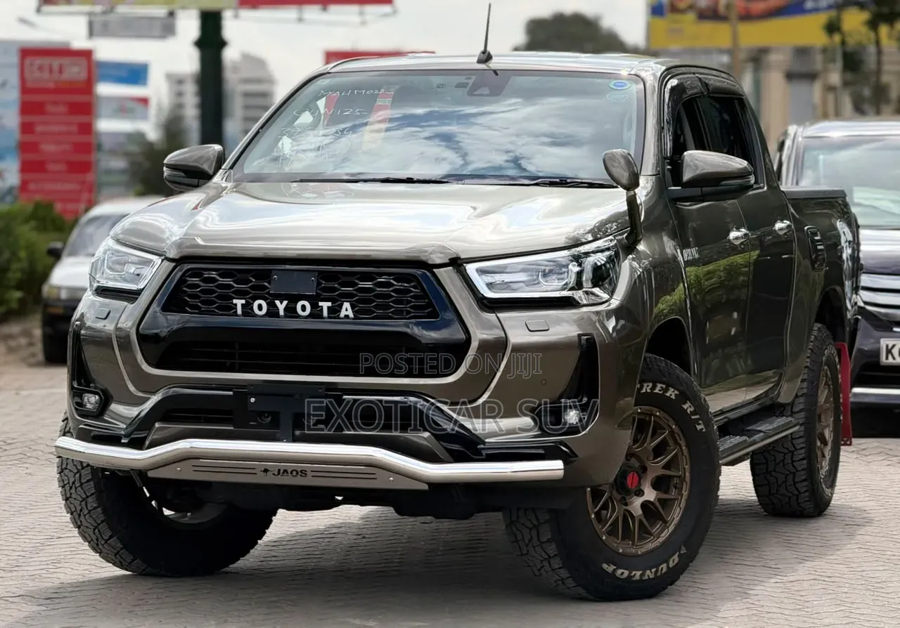 Toyota Hilux 2023 Gold