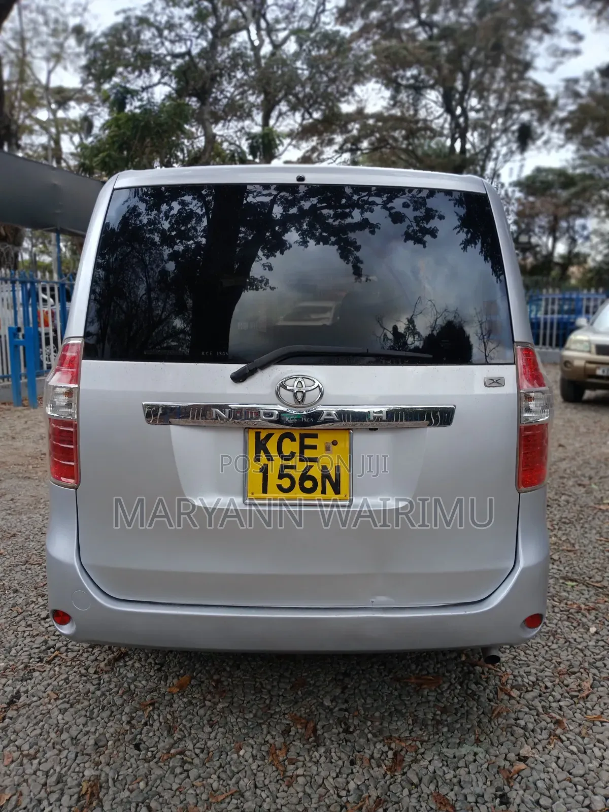 Toyota Noah 2.0 143hp FWD (7 Seater) 2008 Silver
