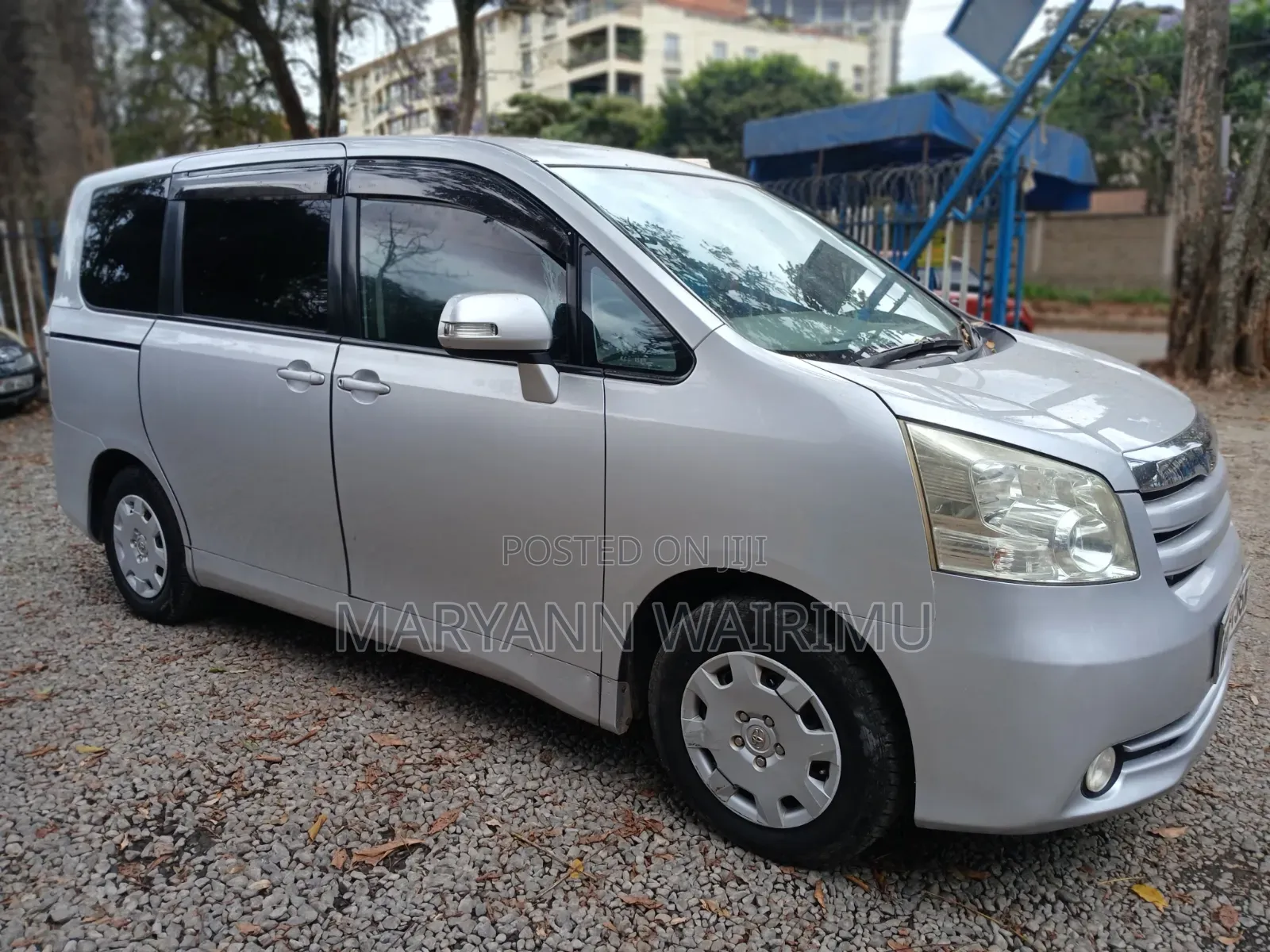 Toyota Noah 2.0 143hp FWD (7 Seater) 2008 Silver