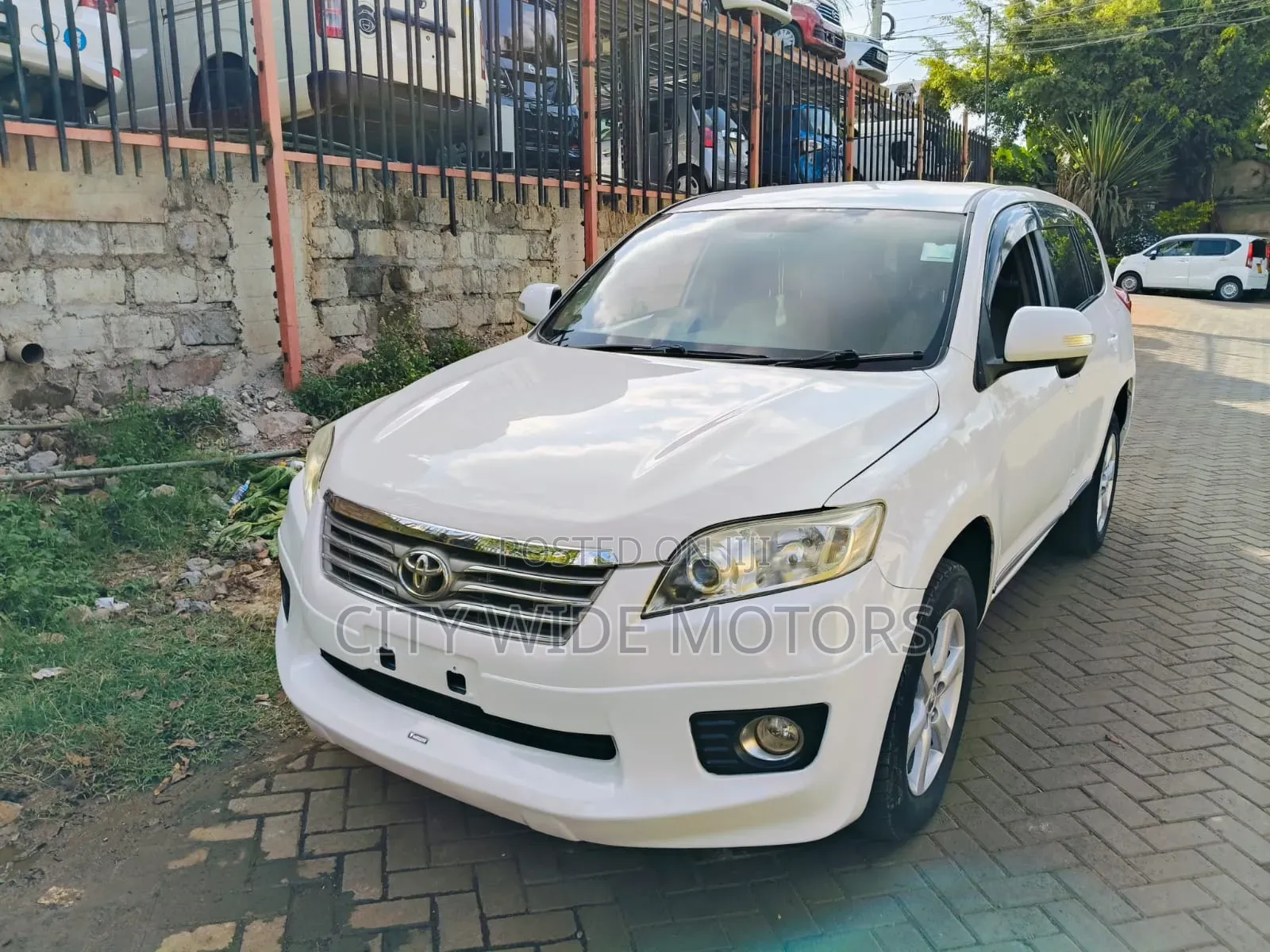 Toyota Vanguard 2011 Pearl