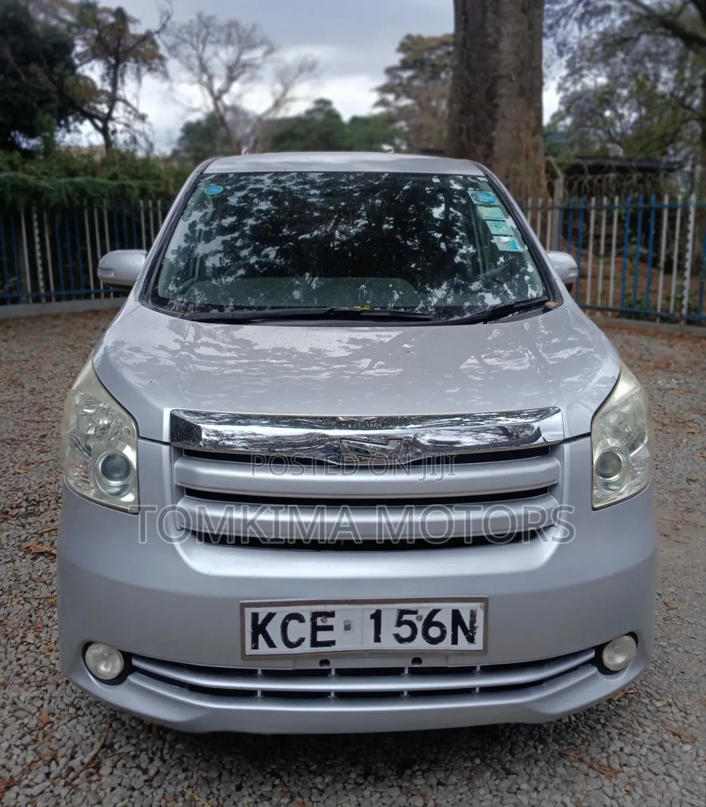 Toyota Noah 2010 Silver