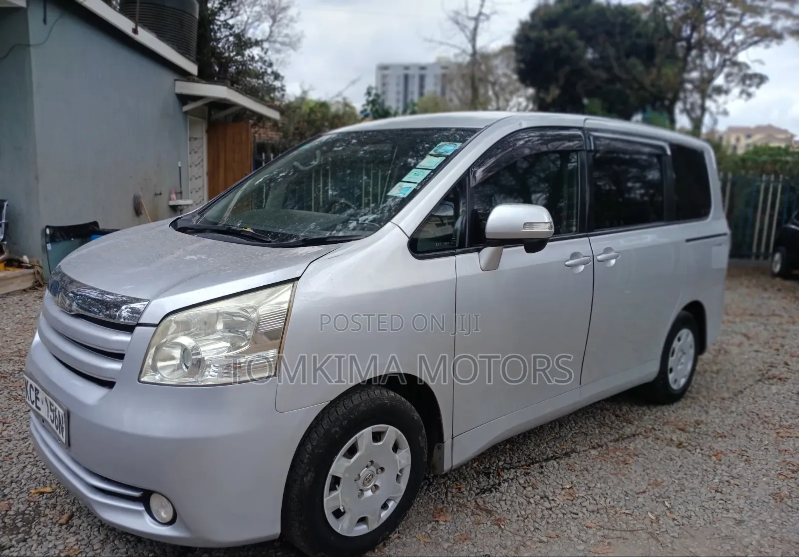 Toyota Noah 2010 Silver