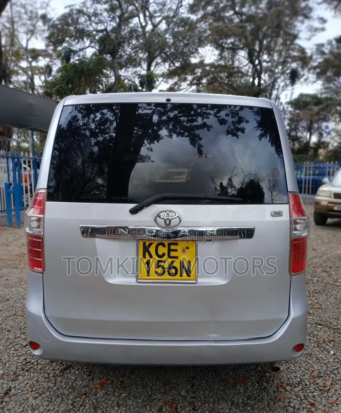 Toyota Noah 2010 Silver