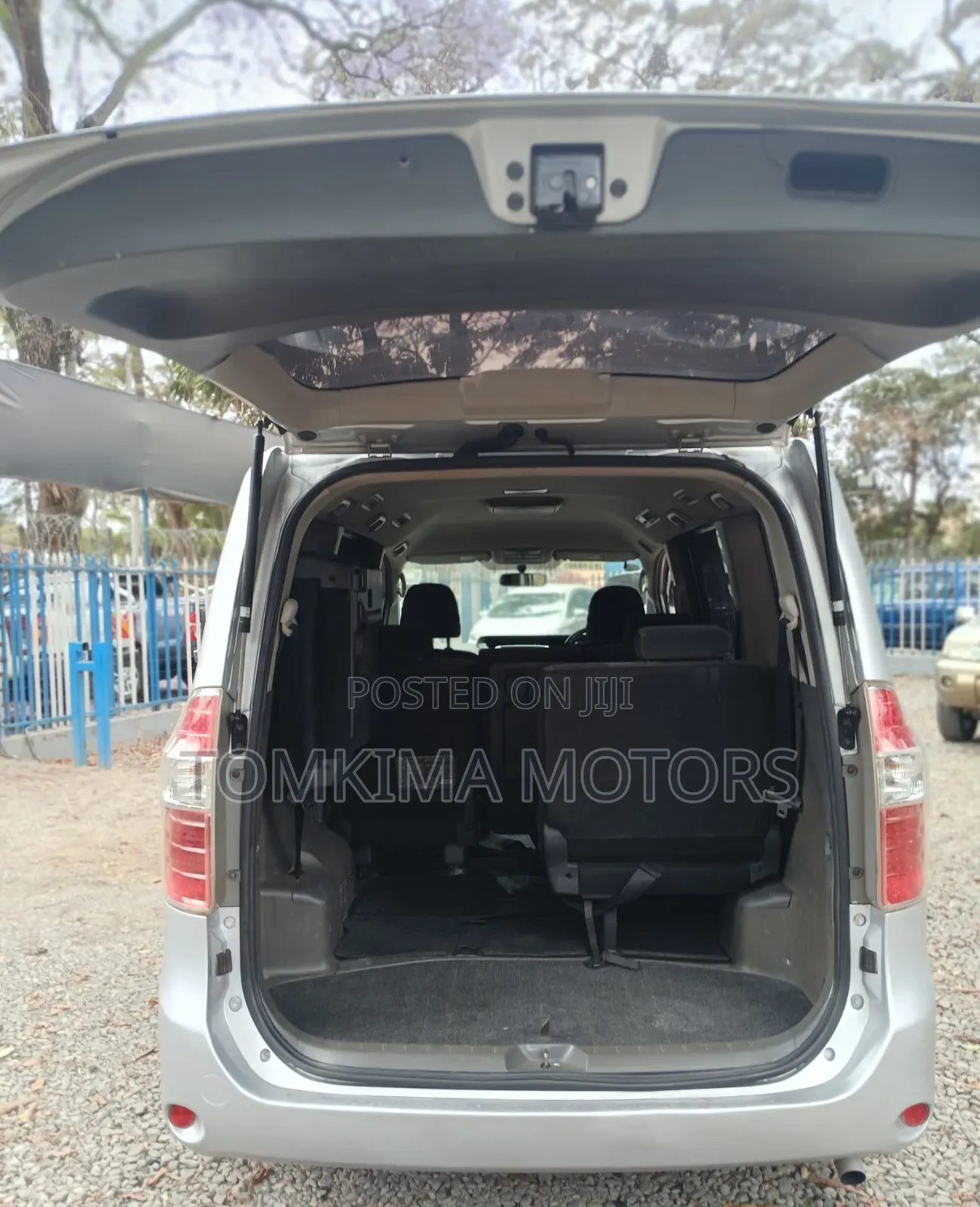 Toyota Noah 2010 Silver