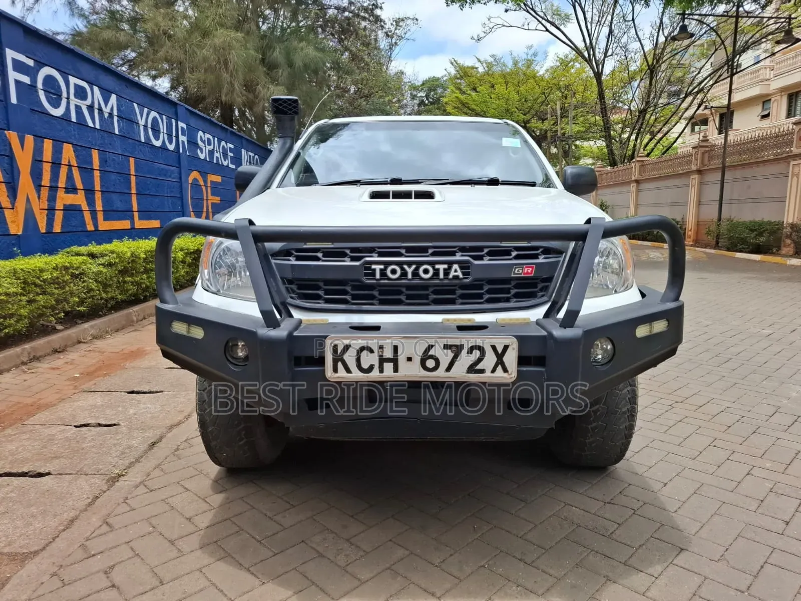 Toyota Hilux 2009 White