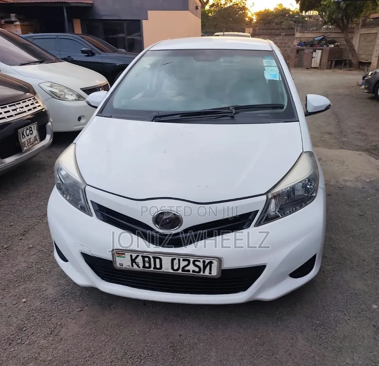 Toyota Vitz 1.3 FWD 5dr 2014 White