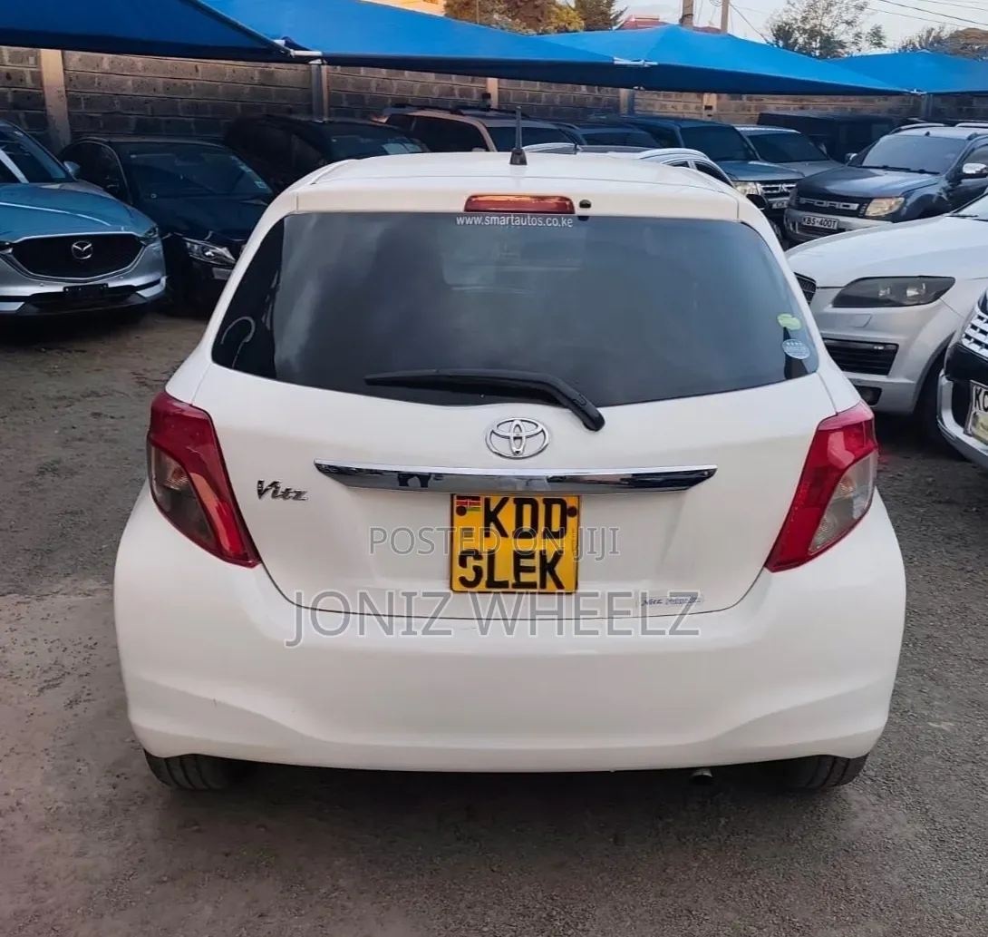 Toyota Vitz 1.3 FWD 5dr 2014 White