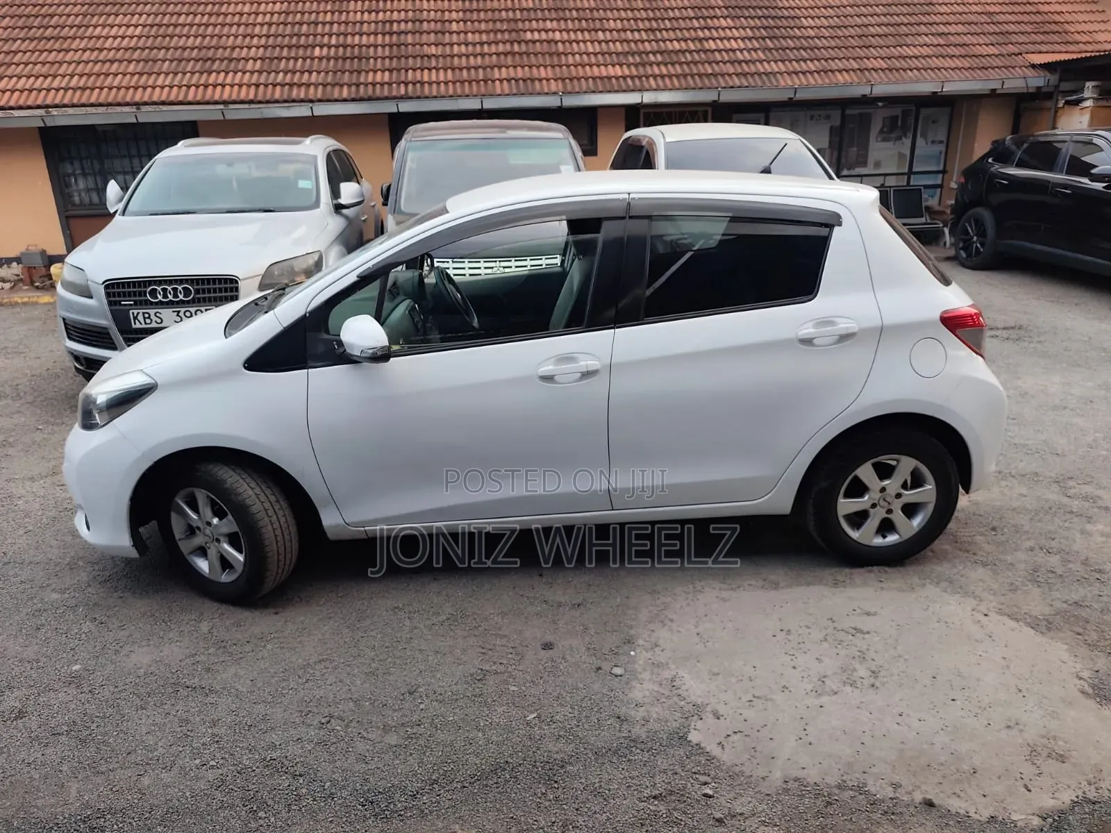 Toyota Vitz 1.3 FWD 5dr 2014 White