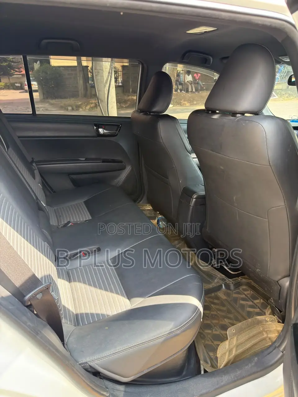 Toyota Corolla Fielder 1.5 Hybrid FWD 2019 White