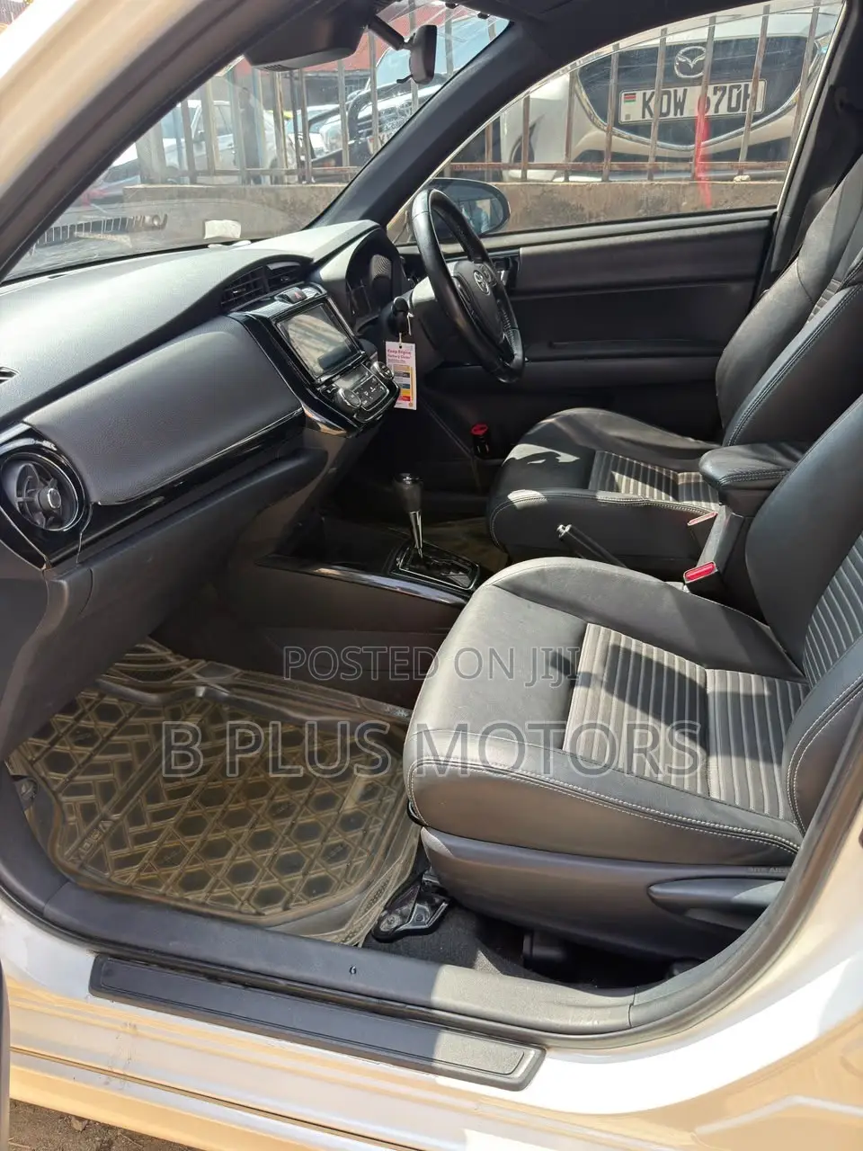 Toyota Corolla Fielder 1.5 Hybrid FWD 2019 White