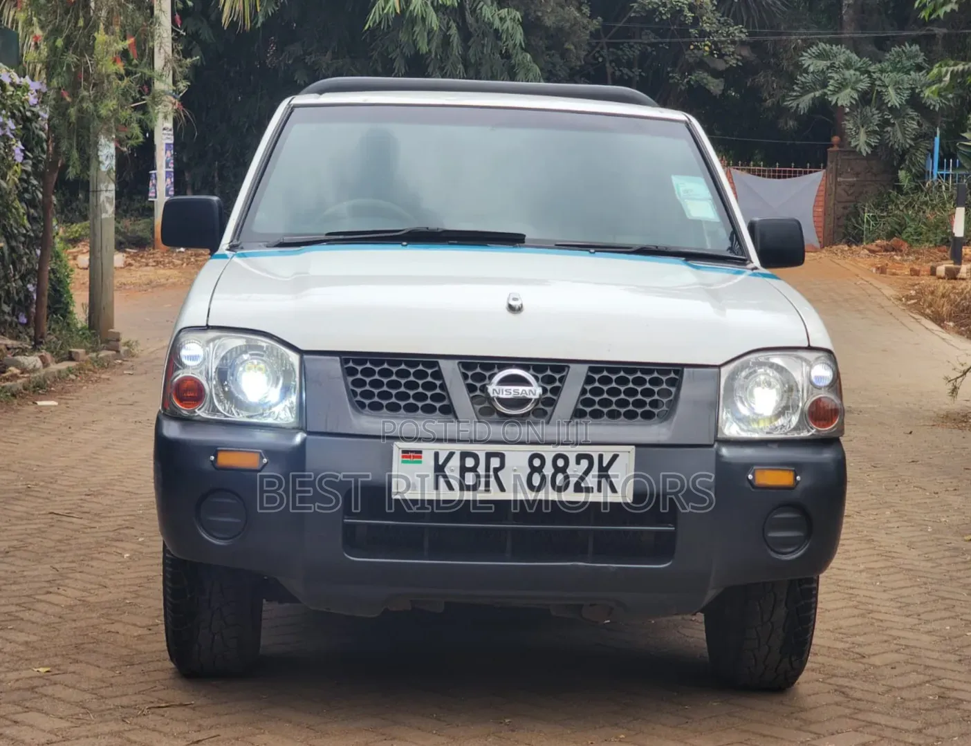 Nissan Hardbody 2012 White