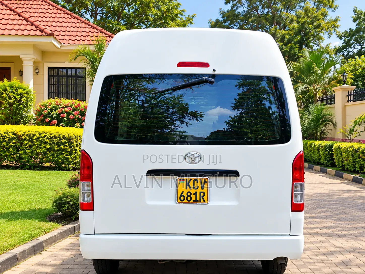 Toyota HiAce 2019 White