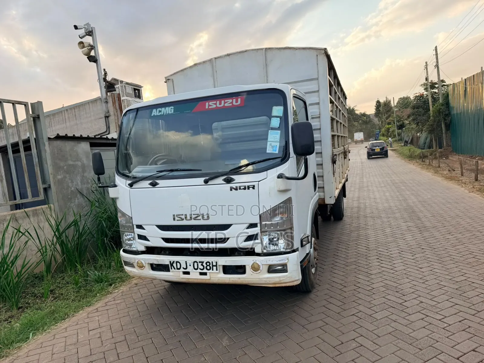 Isuzu NQR Coverboard