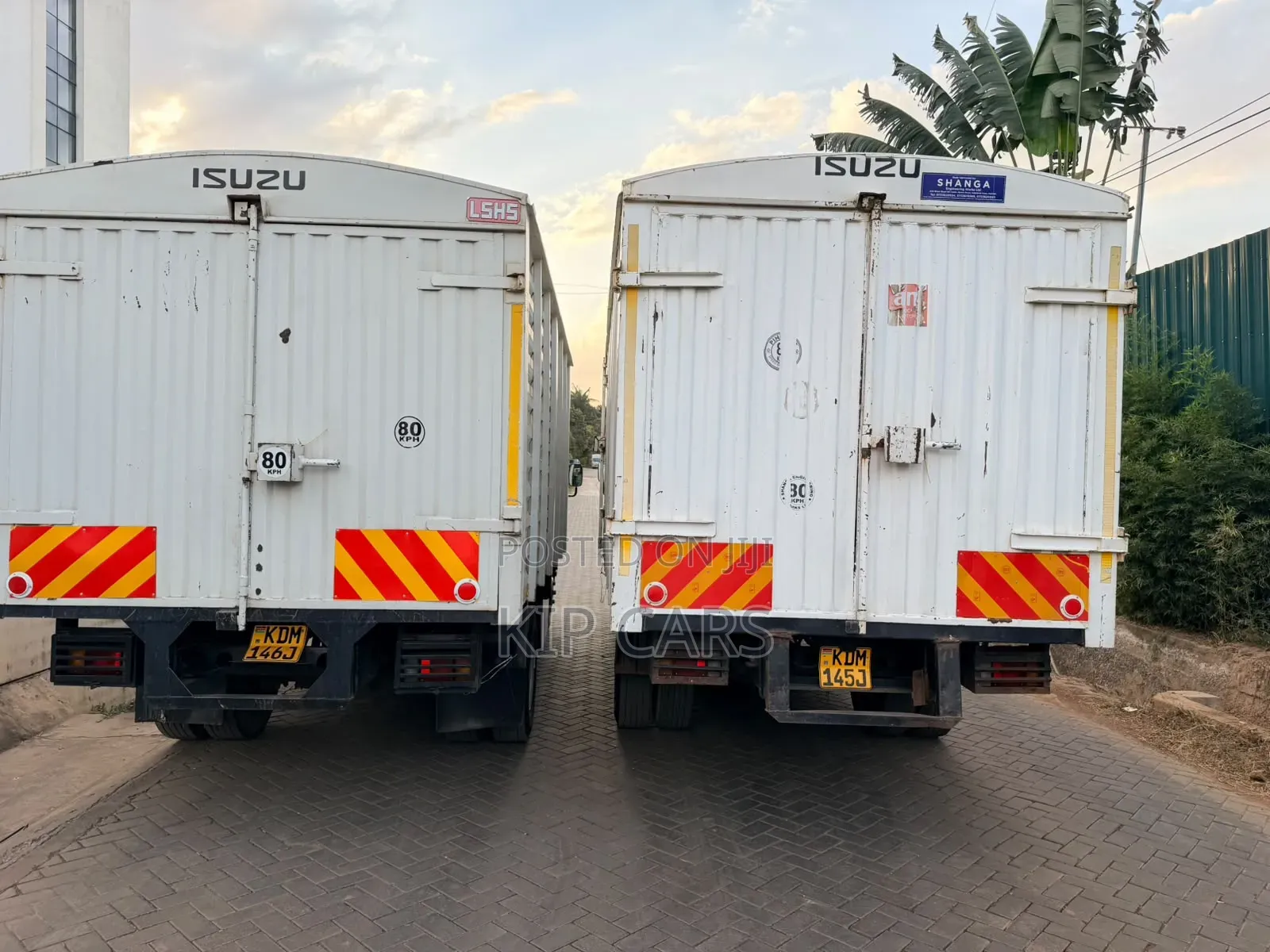 Isuzu NQR Coverboard