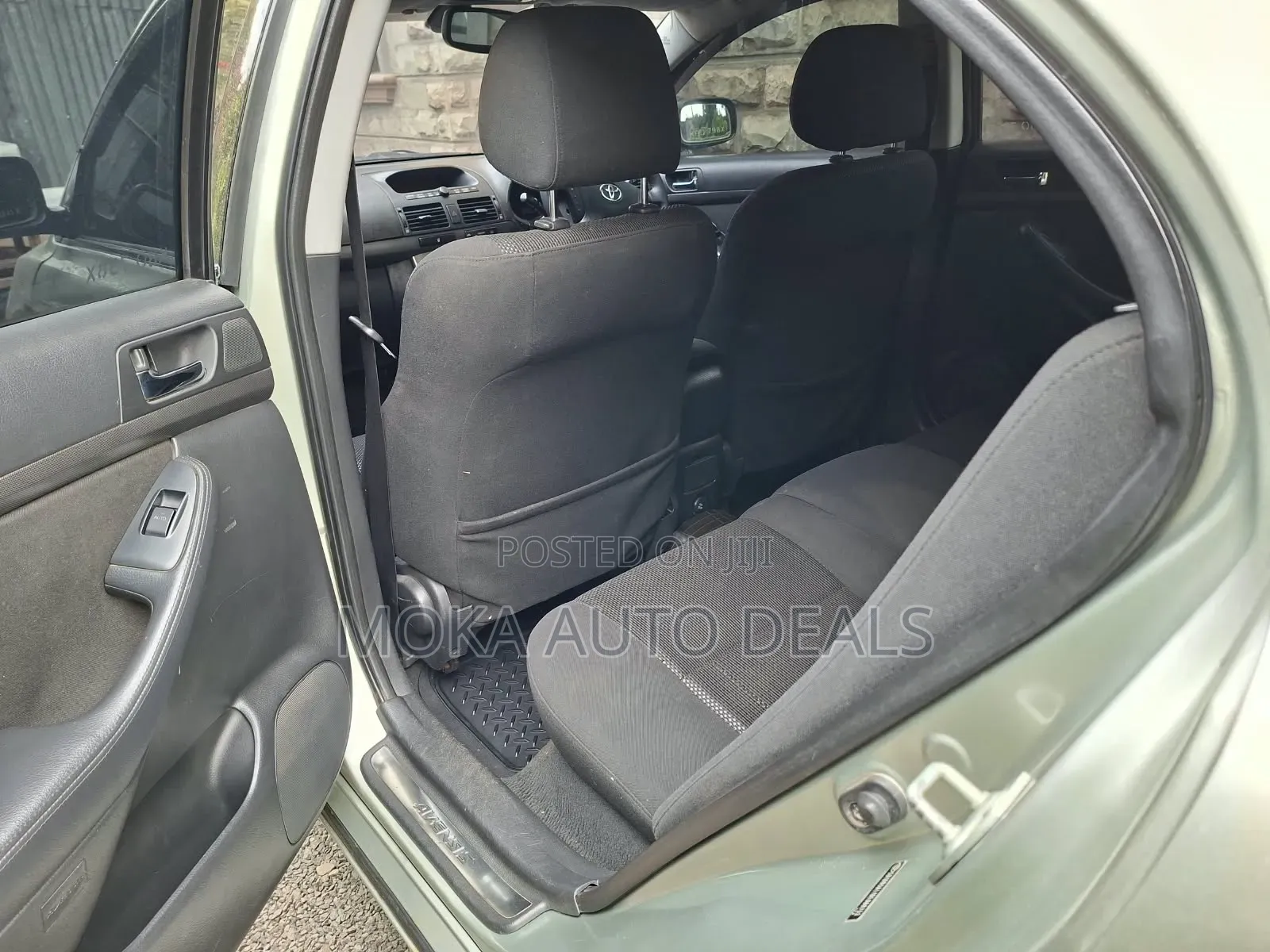 Toyota Avensis 1.8 C 2005 Gold