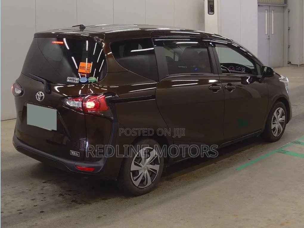 Toyota Sienta 1.5 FWD 2019 Brown