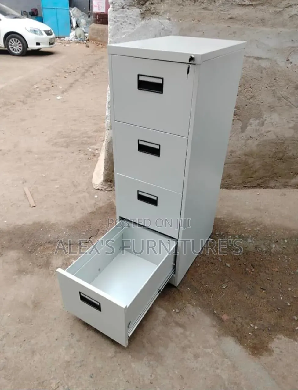 Luxury Modern Cabinet/Locable Metallic Cabinet