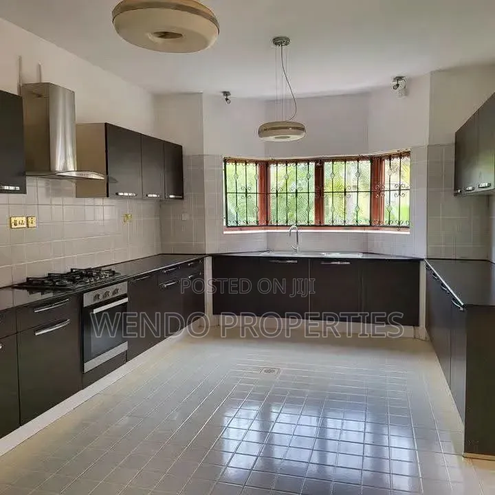 5bdrm Villa in Runda for rent