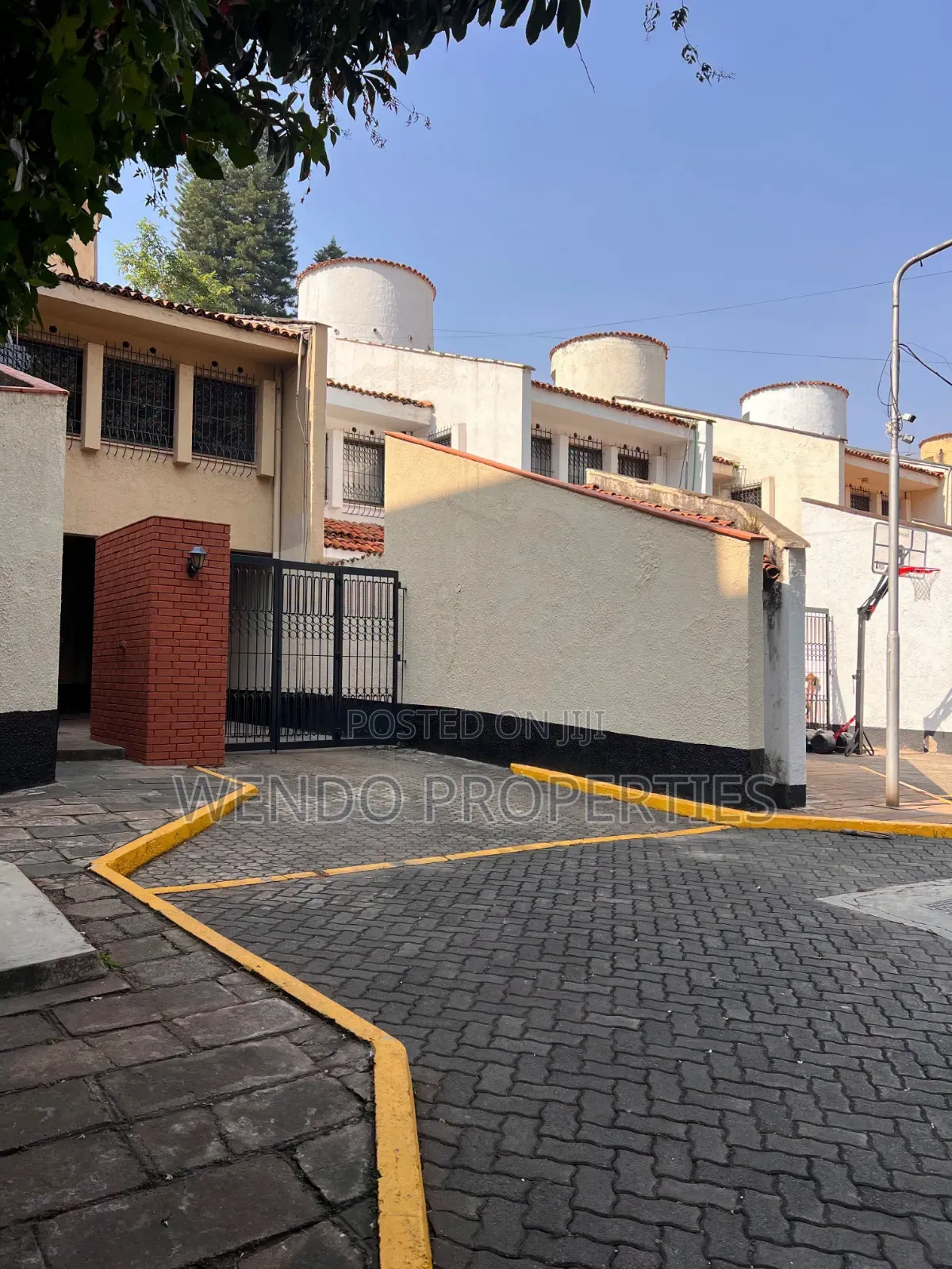 4bdrm Townhouse / Terrace in Lakeview Estate for rent
