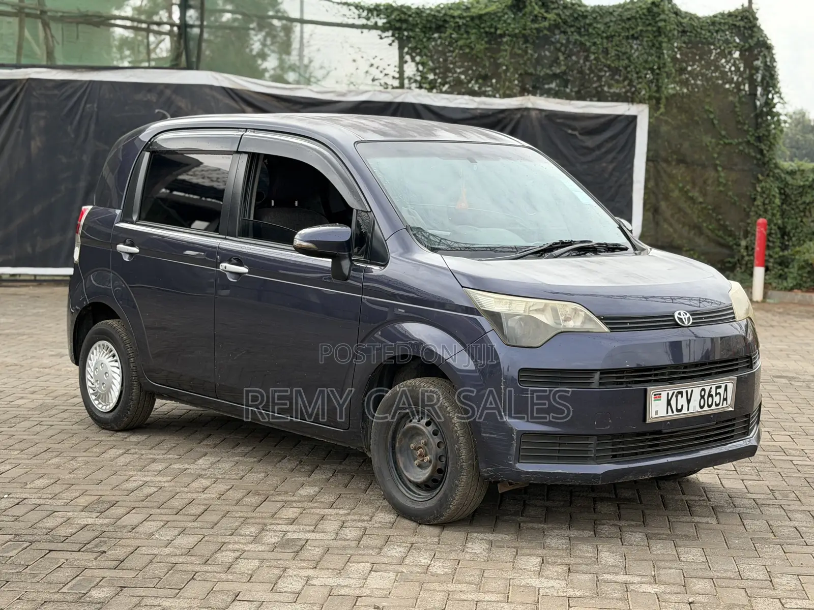Toyota Spade 2013 Blue