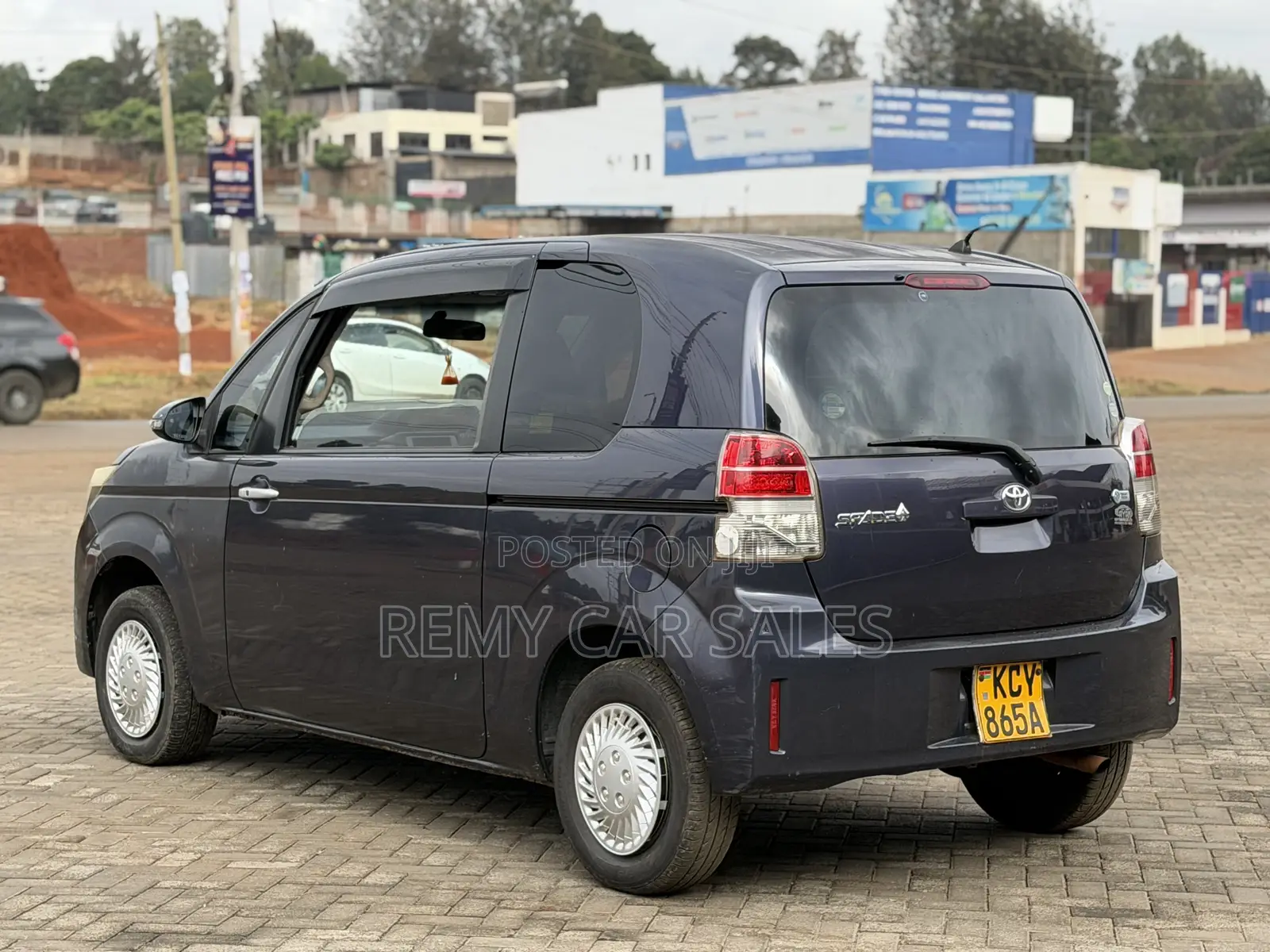 Toyota Spade 2013 Blue