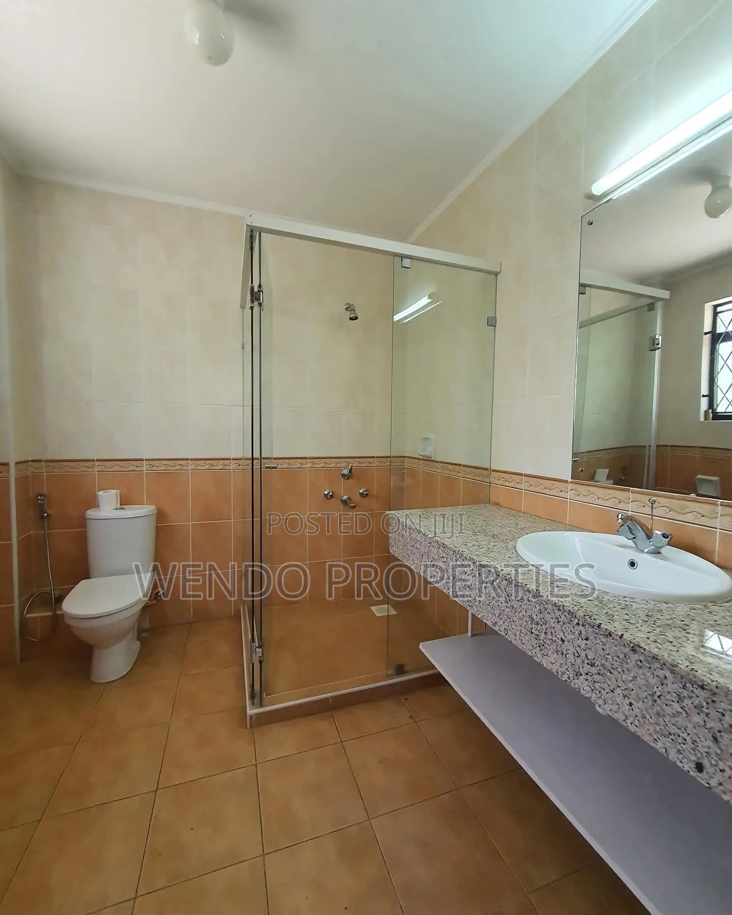 5bdrm House in Riverside Drive for rent