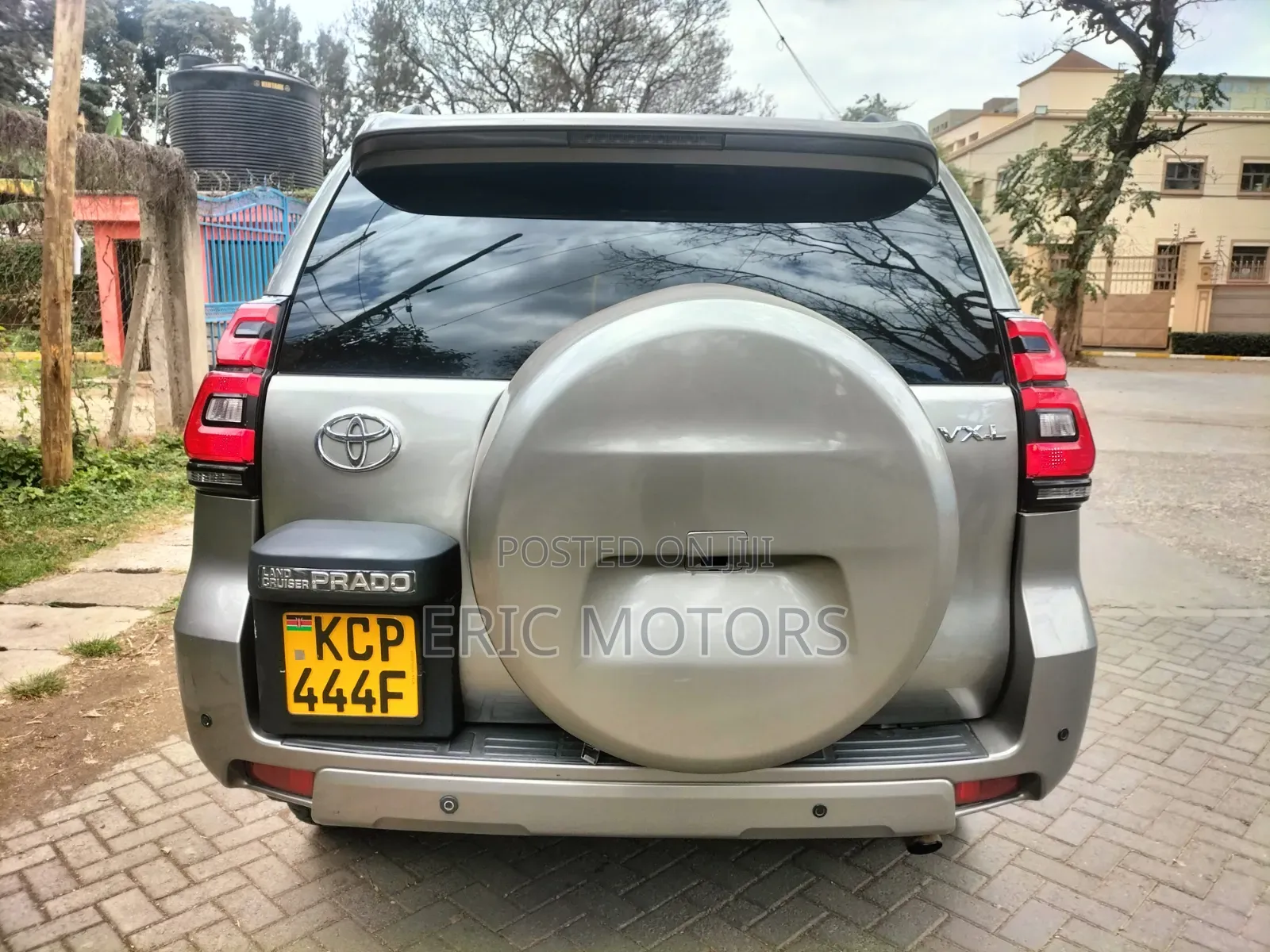 Toyota Land Cruiser Prado KAKADU 2013 Gray