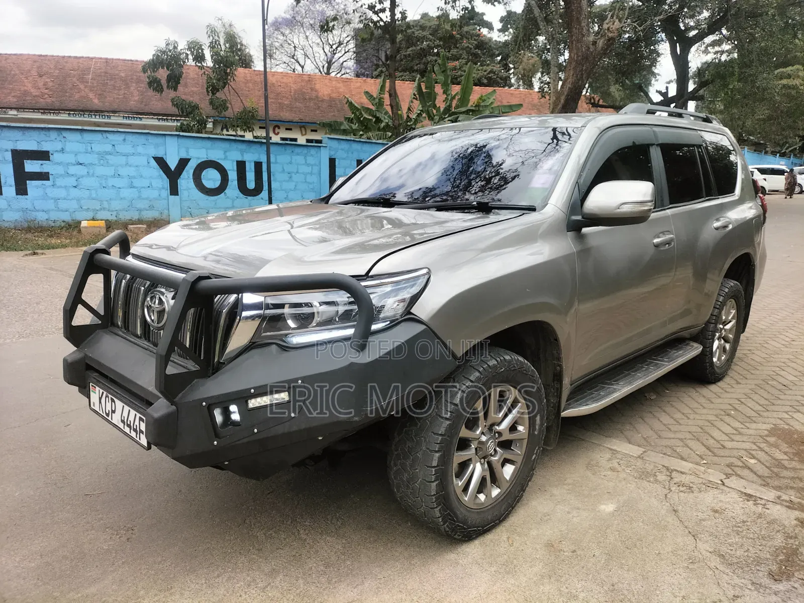 Toyota Land Cruiser Prado KAKADU 2013 Gray