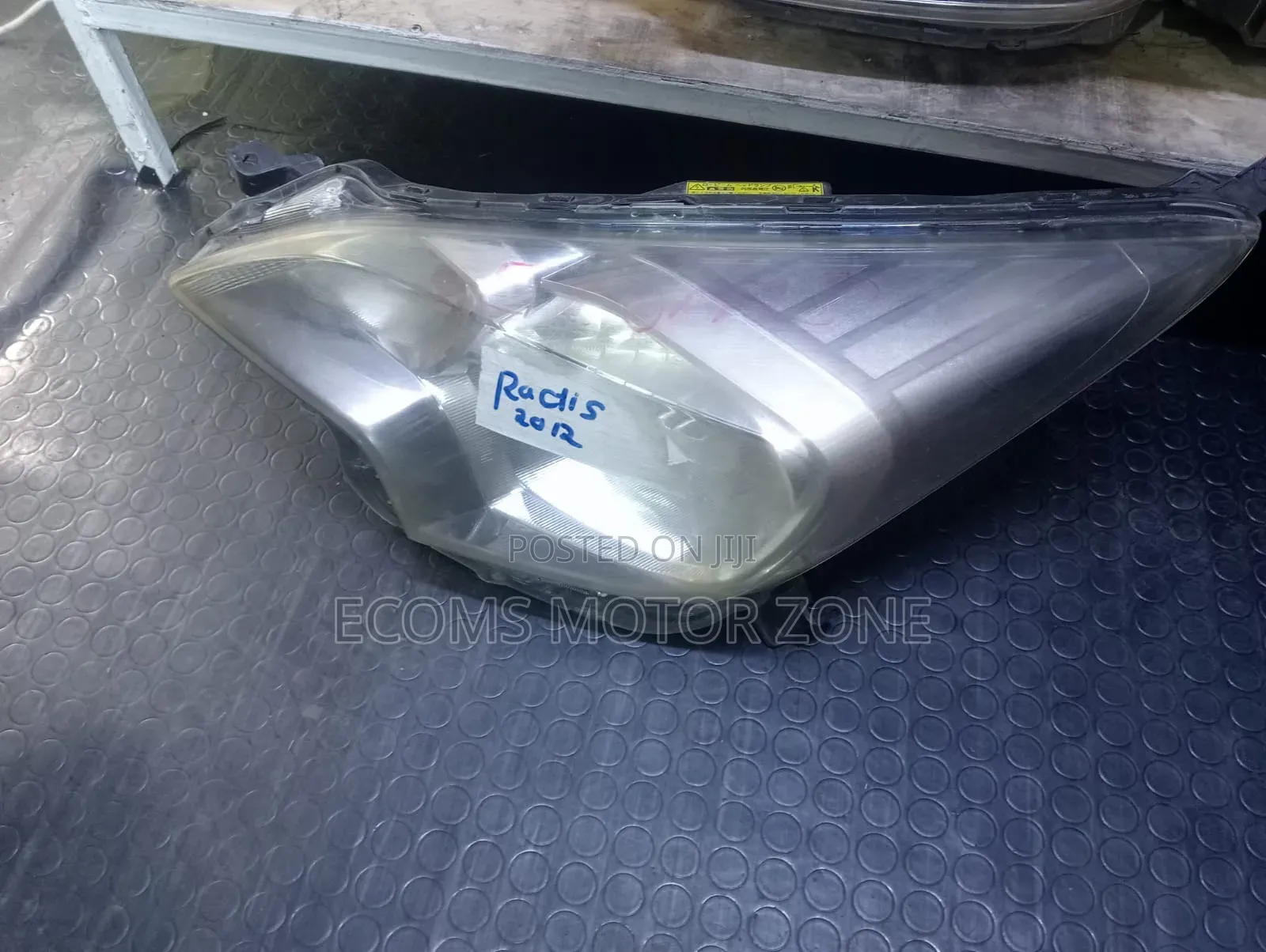 Toyota Ractis 2012 Headlight