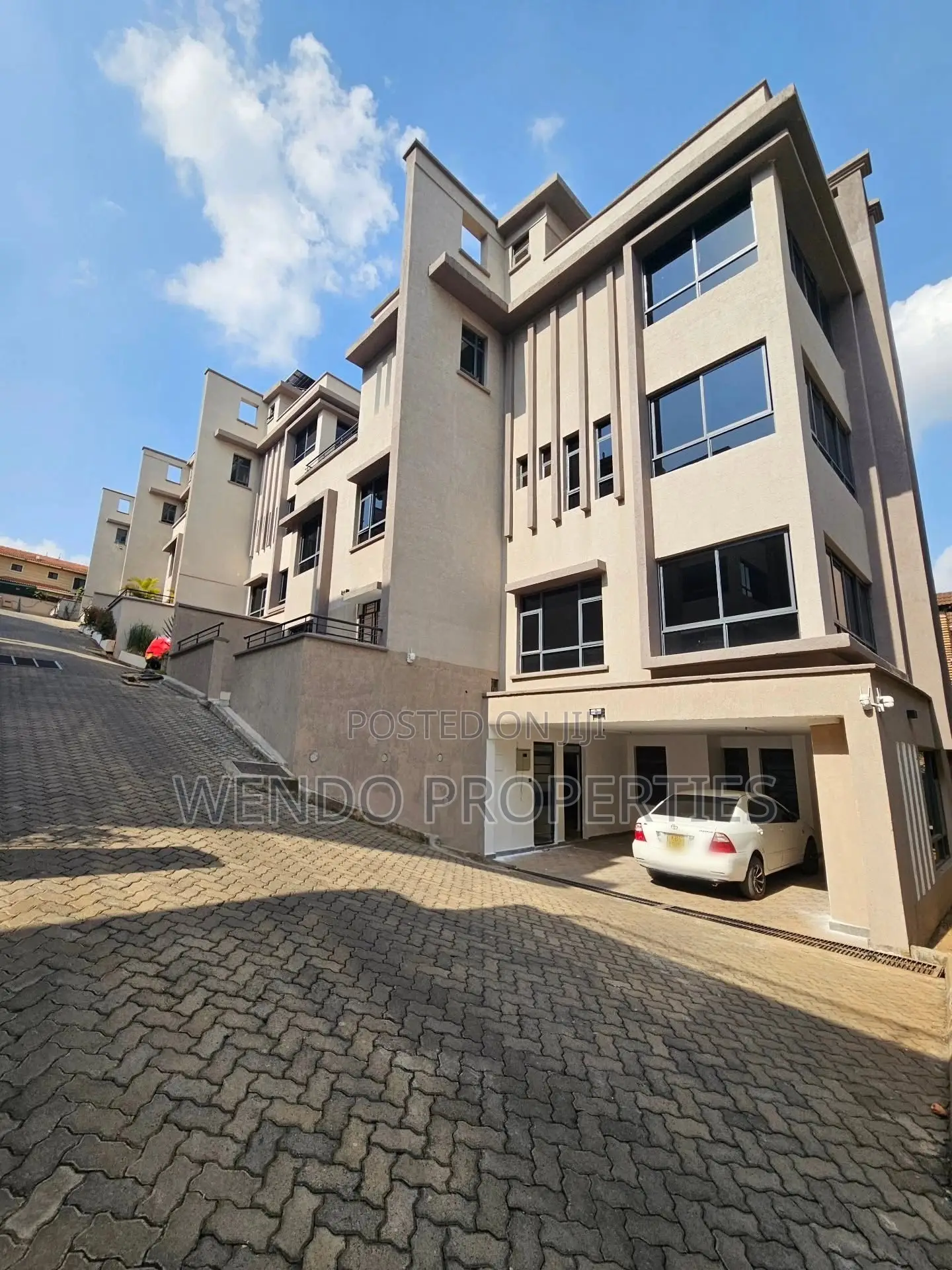 5bdrm House in Riverside Drive for rent