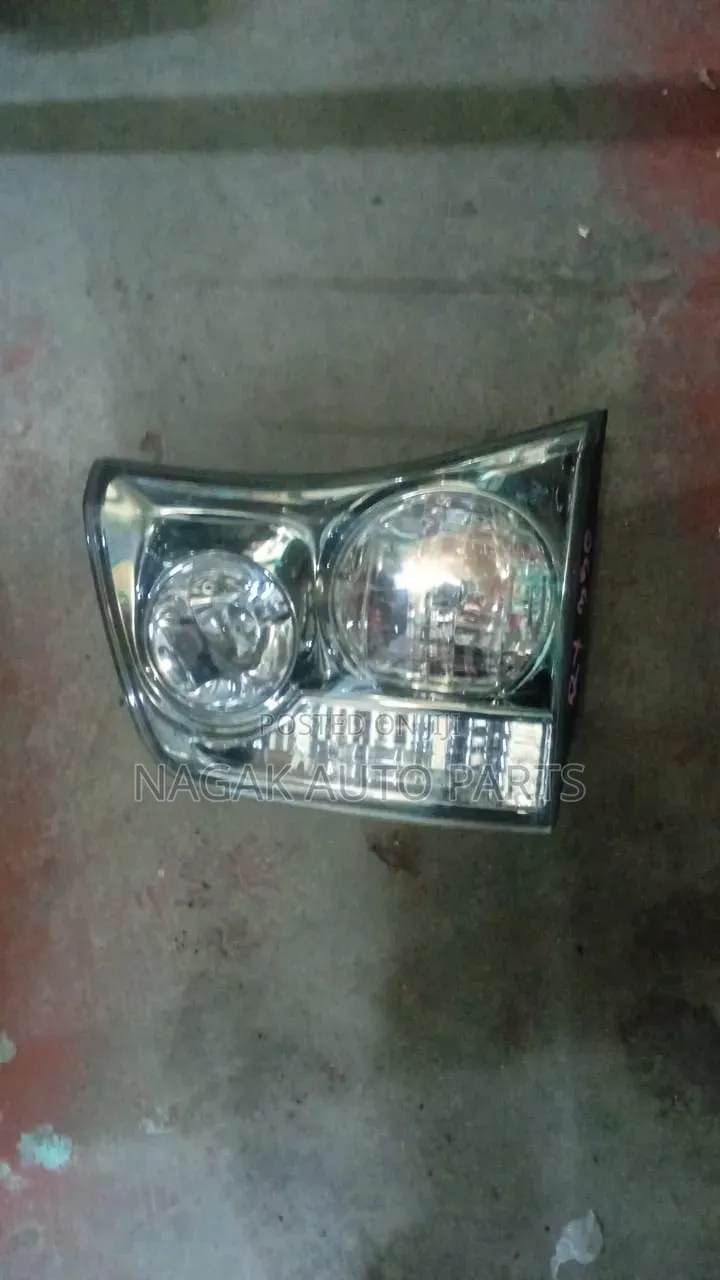 Toyota Harrier 240 Bootlight