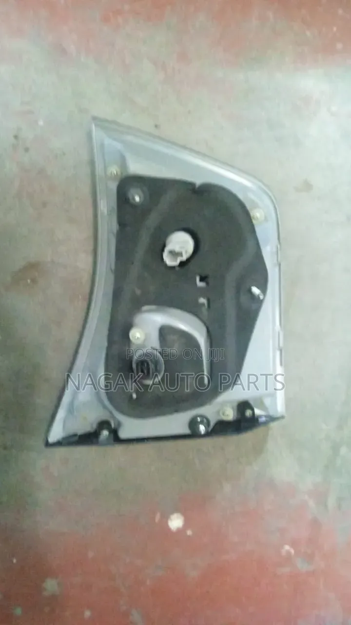 Toyota Harrier 240 Bootlight