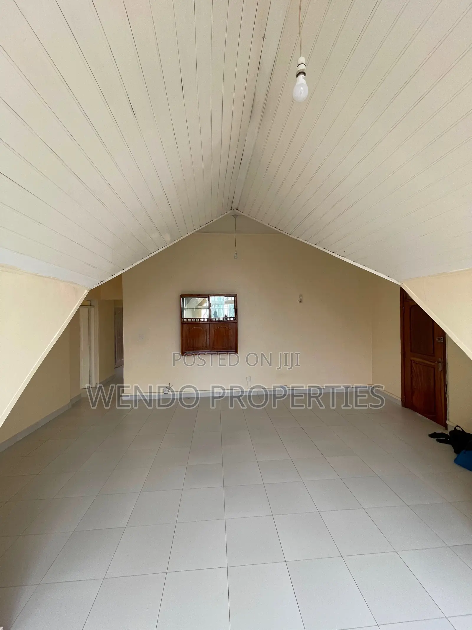 3bdrm Penthouse in Valley Arcade for rent