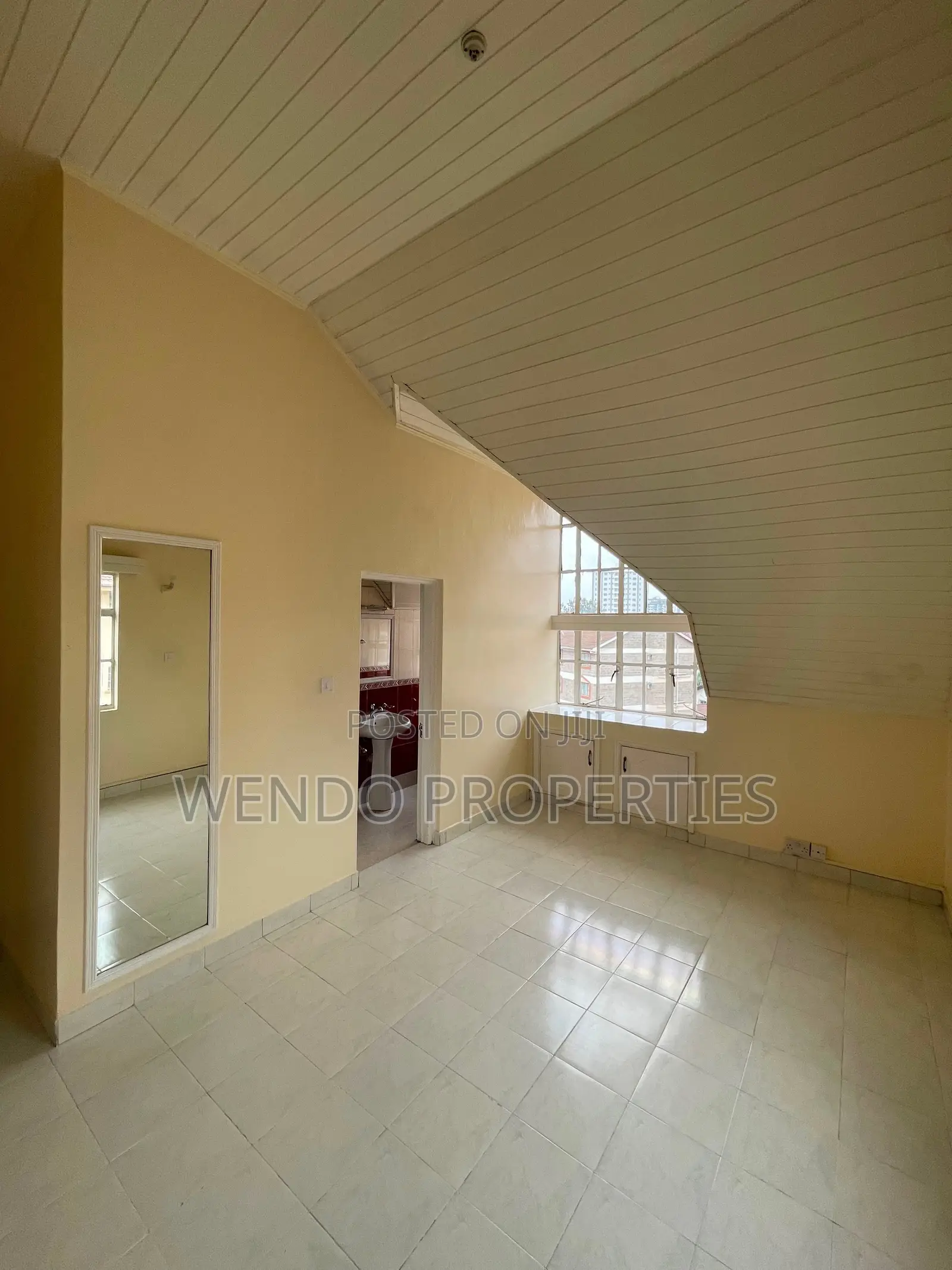 3bdrm Penthouse in Valley Arcade for rent