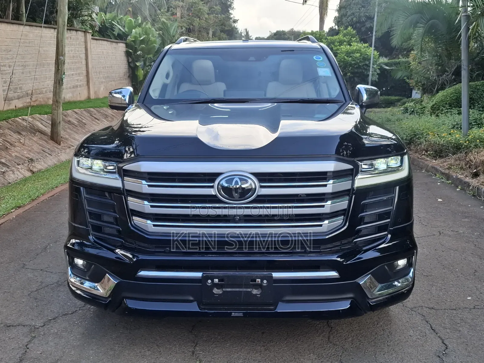 Toyota Land Cruiser LC300 2024 Black