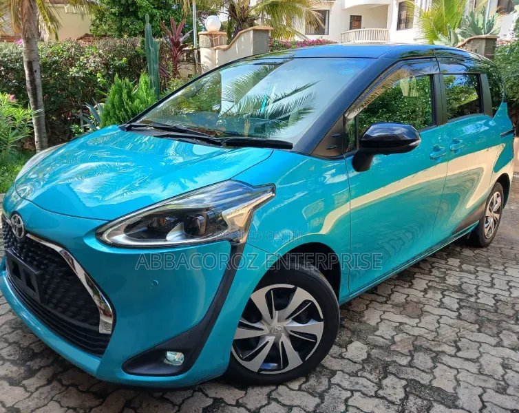 Toyota Sienta 2019 Green