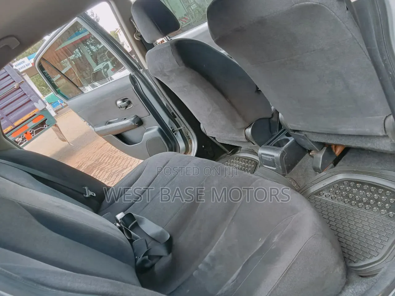 Nissan Tiida 2011 Silver