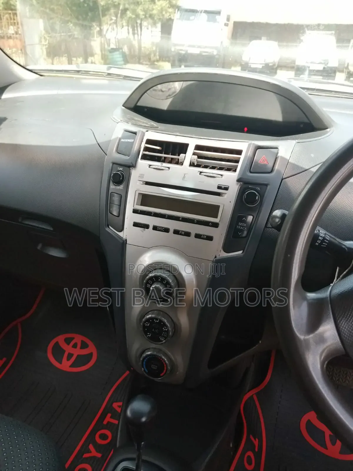 Nissan Tiida 2011 Silver