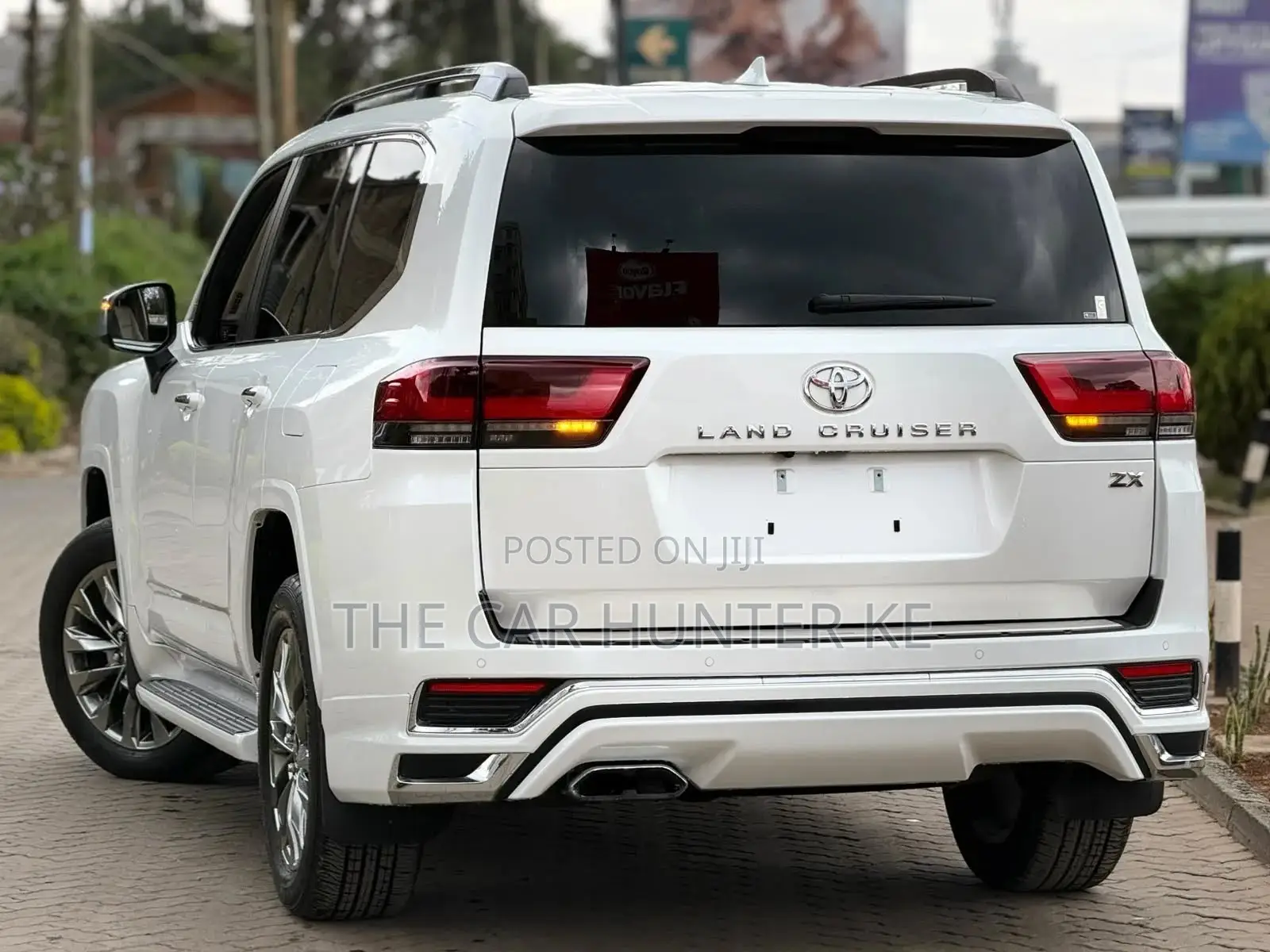 Toyota Land Cruiser LC300 2023 Pearl