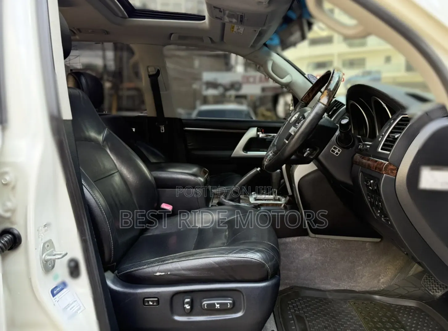 Toyota Land Cruiser 4.6 V8 ZX 2015 Pearl