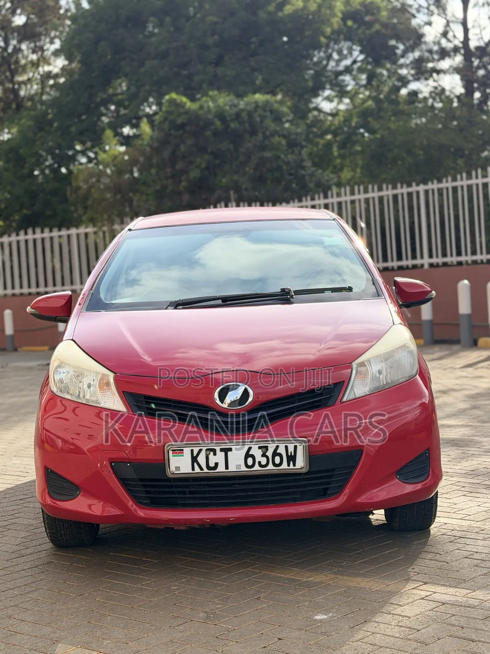 Toyota Vitz 1.3 AWD 5dr 2011 Red